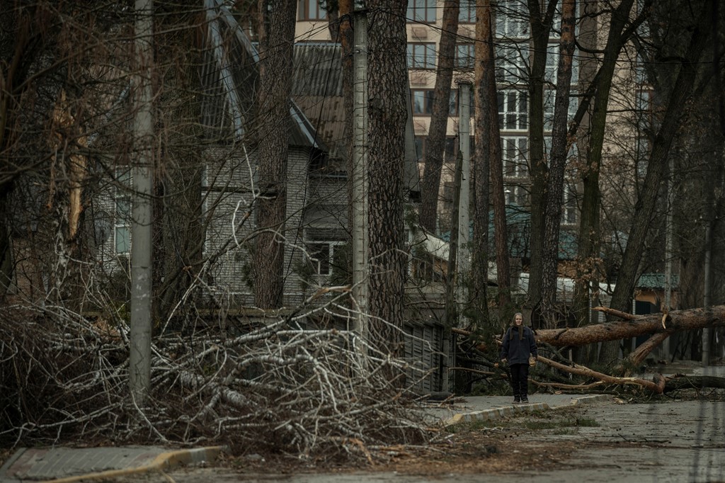 FOTO/  “Shtegu” për në Kiev, pasojat e bombardimeve ruse në Irpin