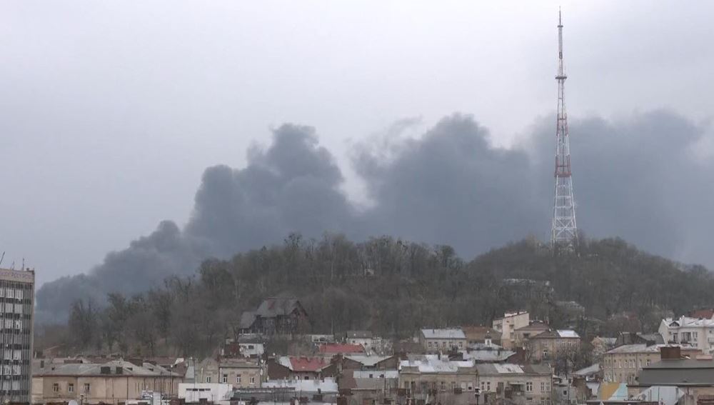 Tym i zi në ajër pas disa shpërthimeve në Lviv
