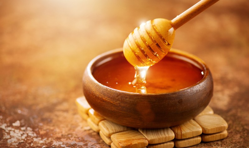 Jo vetëm që hahet, këto janë 4 përdorimet alternative të mjaltit