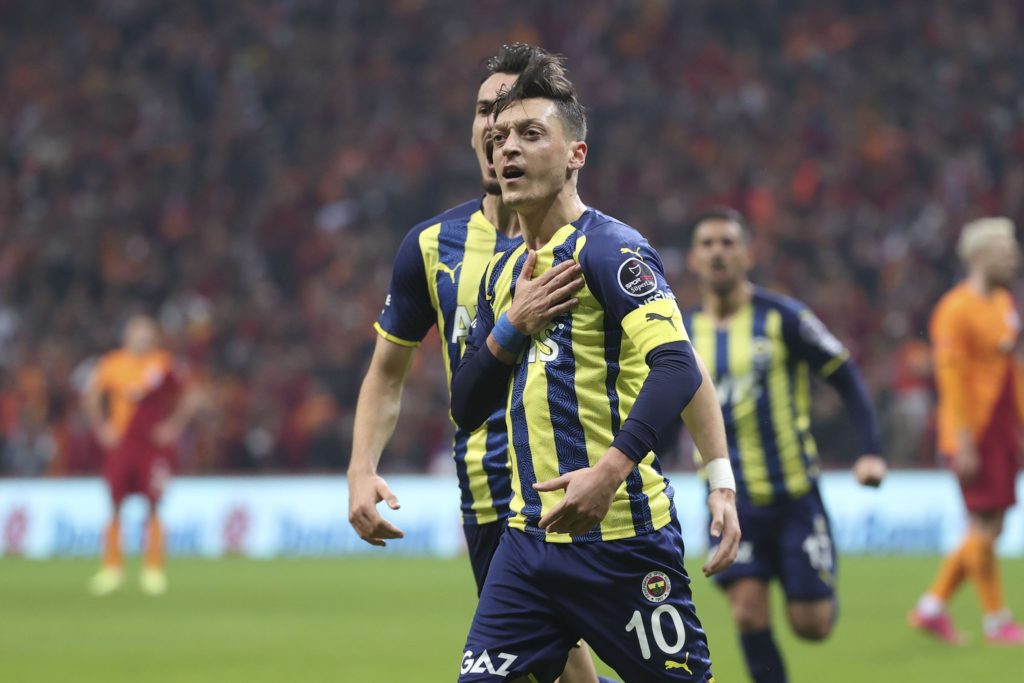 Plas te Fenerbahçe, klubi turk përjashton 4 yje mes tyre Ozil
