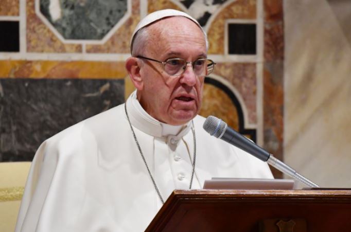 Papa Françesku: Dua të shkoj në Kiev, por pres momentin e duhur