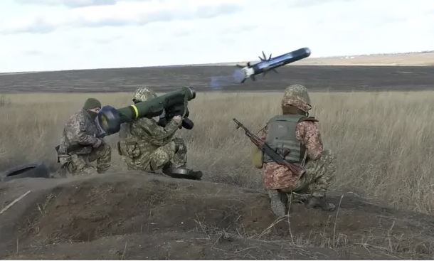 FOTO/ Armët në luftën ndaj Putinit. Perëndimi në krahë të Ukrainës në betejën me Rusinë