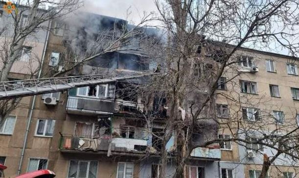 Bombat bien e mbi lagjet me civilë, forcat ukrainase vijojnë rezistencën për të mos dorëzuar Mykolaiv-in