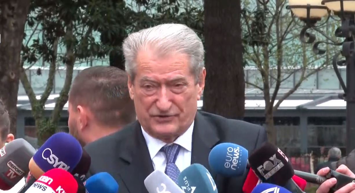 “Do kemi mbledhje të tjera të grupit”, Berisha për zgjedhjen e Presidentit: PS do dështojë me blerjen e deputetëve