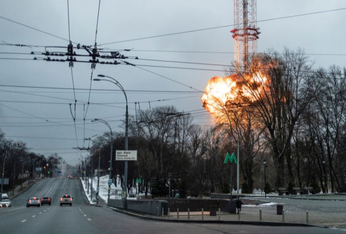 Rikthehen bombardimet, raportohen shpërthime të forta në Kiev