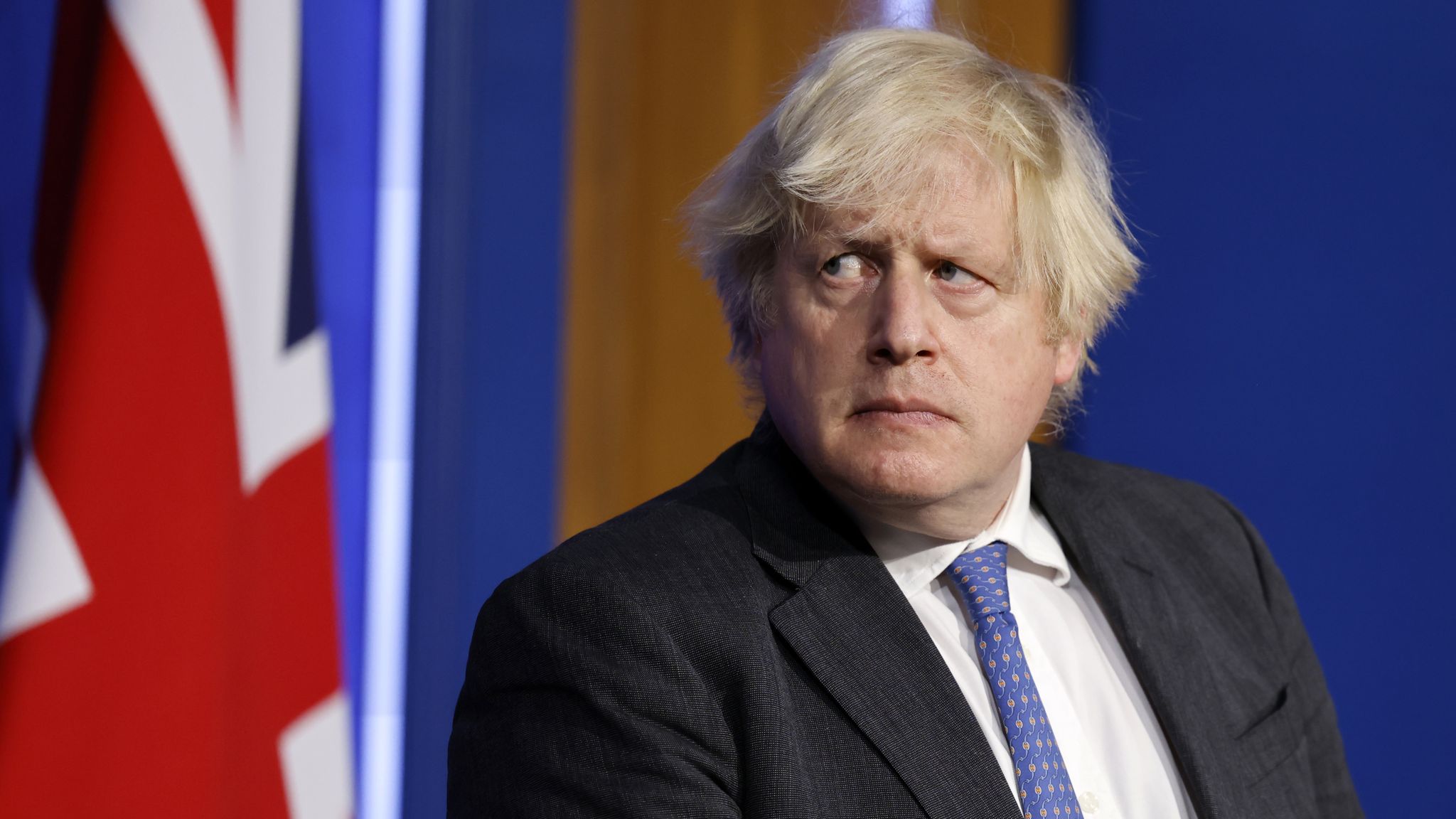 Johnson gjen zëvendësuesit e të larguarve, emëron një kabinet të ri ministrash