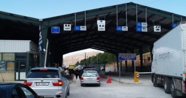 Greqia lehtëson masat anti-covid në kufi
