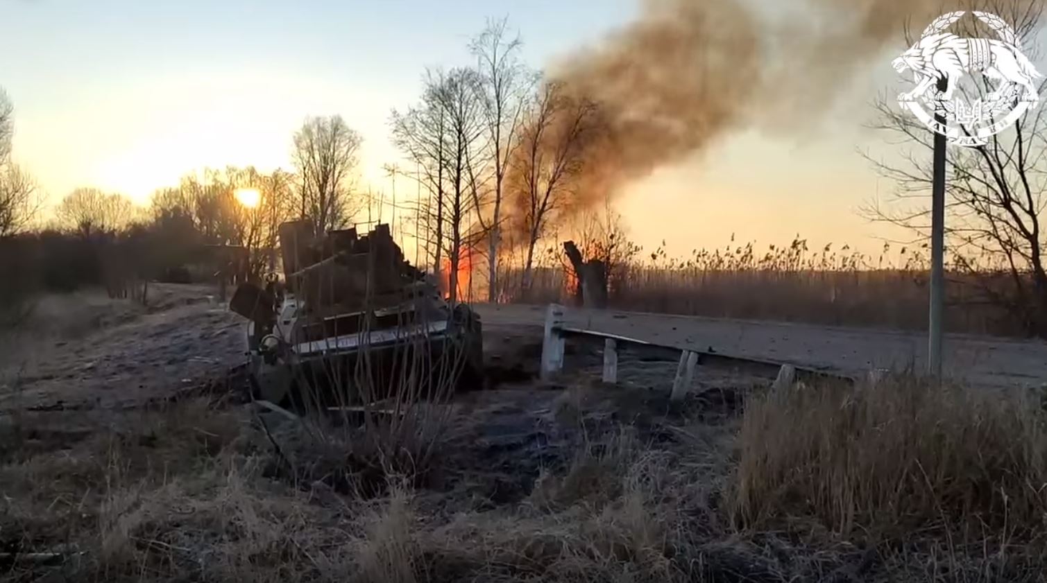 Rikthehen “Ujqërit” e Ukrainës, tanke të dërrmuara e ushtar të eliminuar, si i zunë pritë rusëve