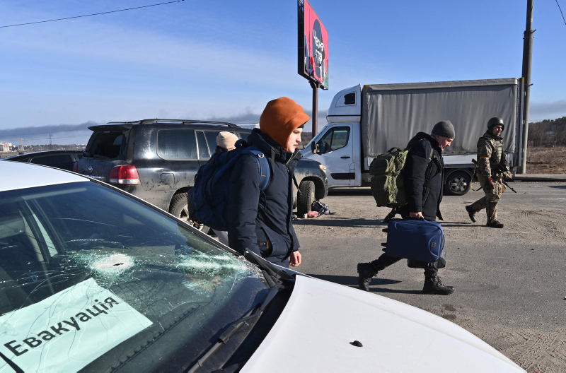 Lufta, më shumë se 160 makina me civilë janë larguar nga Mariupol