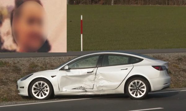 Tesla del jashtë kontrollit, vdes në aksident nëna e tre fëmijëve në Zvicër