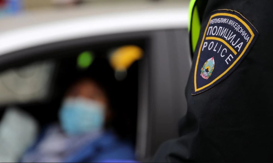 Uniformat e policisë në Maqedoninë e Veriut do të jenë edhe në gjuhën shqipe