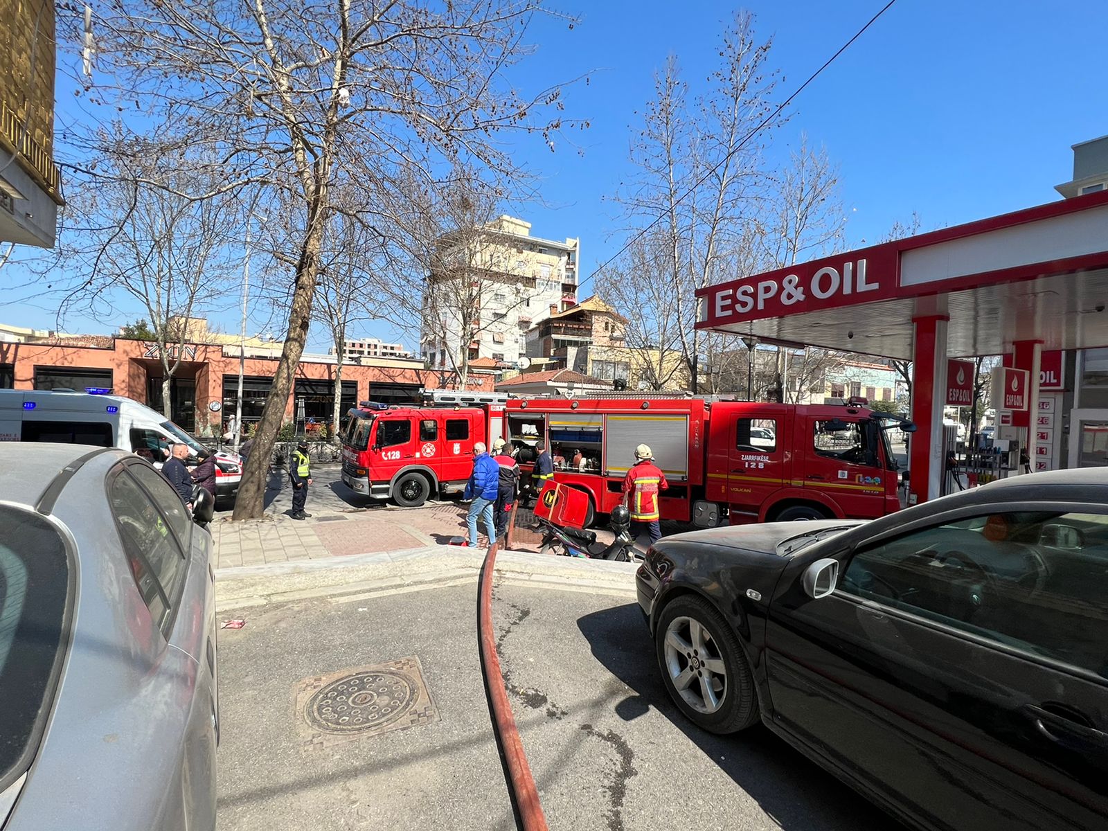 VIDEO/ Dalin pamjet e zjarrit në Tiranë, banesa u shkrumbua tërësisht