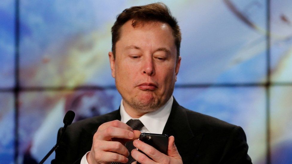Elon Musk shet 4 miliardë dollarë aksione të Tesla-s pasi bleu Twitter-in