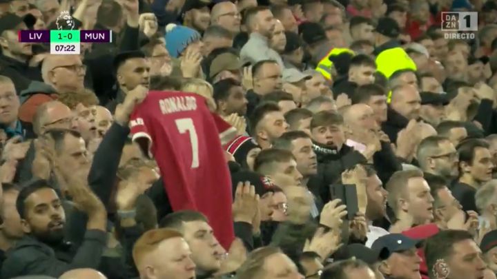 VIDEO/ Tifozët e Liverpool solidarizohen në Anfield me Ronaldon në minutën e 7