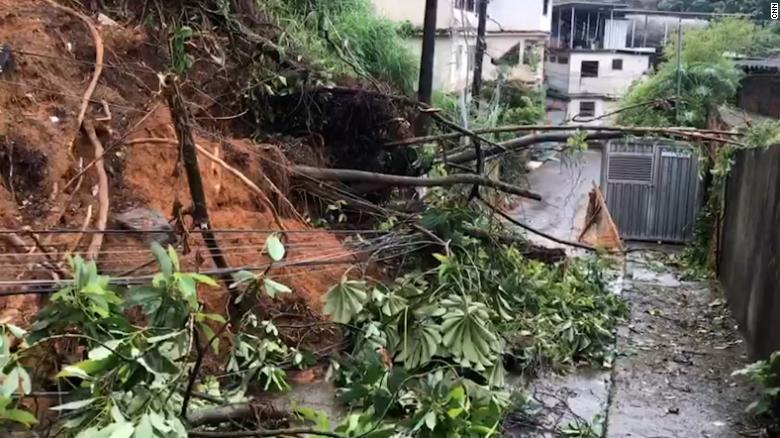 Të paktën 14 të vdekur, mes tyre 7 fëmijë, pas përmbytjeve dhe rrëshqitjes së dheut në Brazil