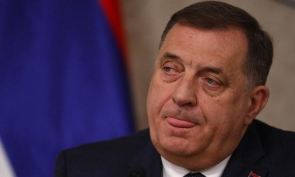 Dodik bëhet qesharak, kërkon takim urgjent me Macronin menjëherë pas fitores