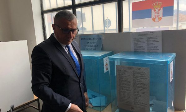 Kamberi tregon pse nuk votoi për president të Serbisë