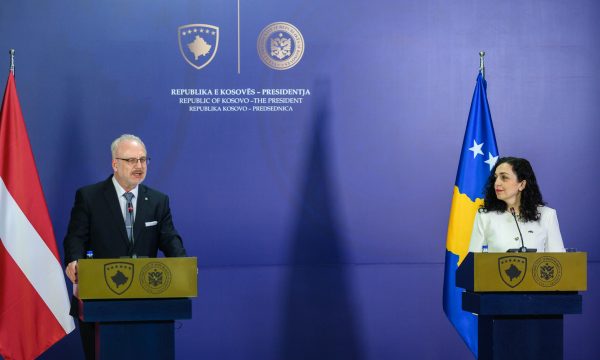 Presidenti letonez: Kosova i përket Europës, nëse s’ka progres në dialog të integrohet në mënyra tjera