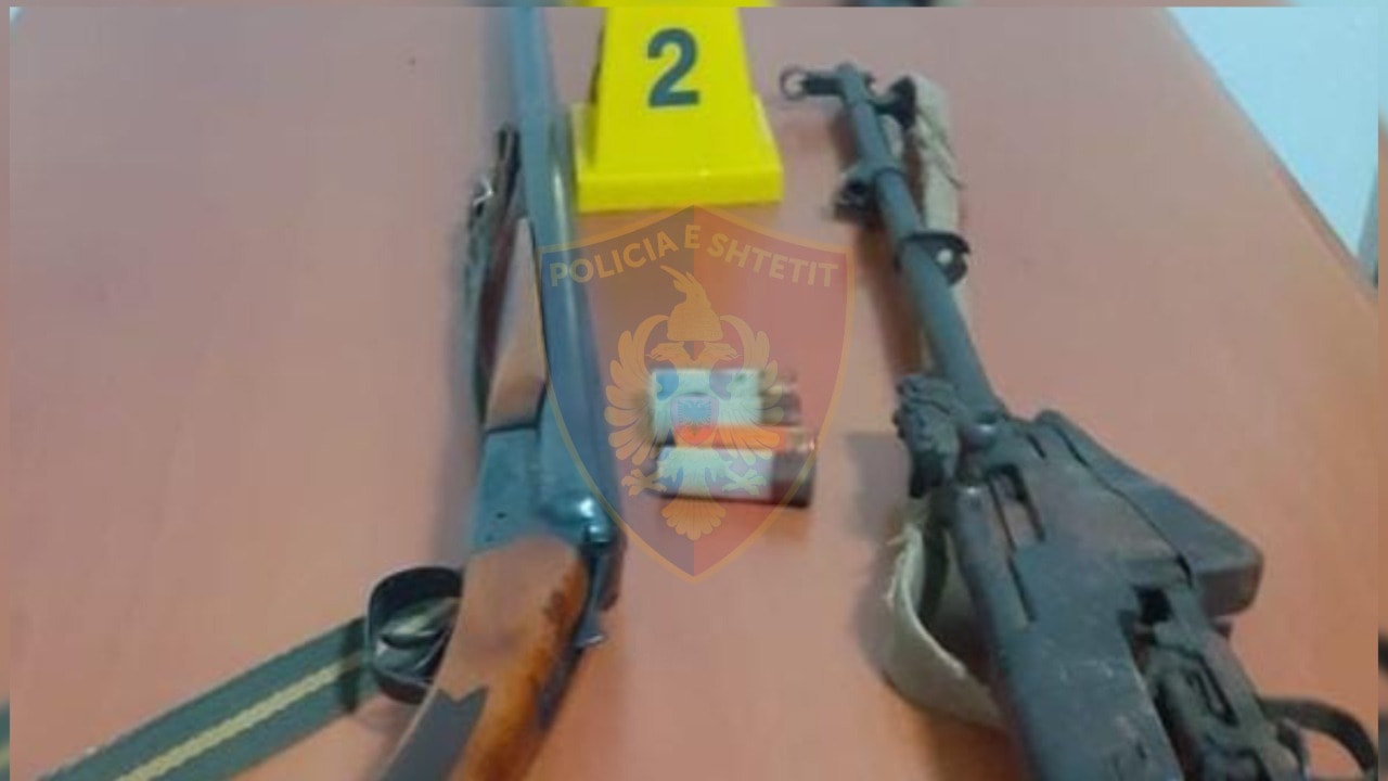 Armë dhe municion luftarak në banesë, arrestohet 38 vjeçari në Tropojë
