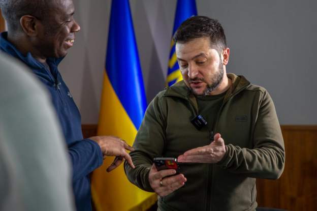 Siguri e lartë, gazetari i BBC përshkruan takimin me Zelensky: E gjeta duke folur në telefon me Macron