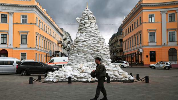 Frika e sulmeve ruse, Odessa shpall shtetrrethimin gjatë fundjavës