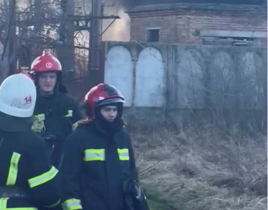 FOTO/ Pasojat e sulmeve me raketa në një stacion hekurudhor në Ukrainë