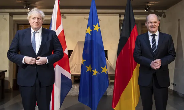 Diskutimet për varësinë nga nafta ruse, Boris Johnson takohet sot me kancelarin gjerman