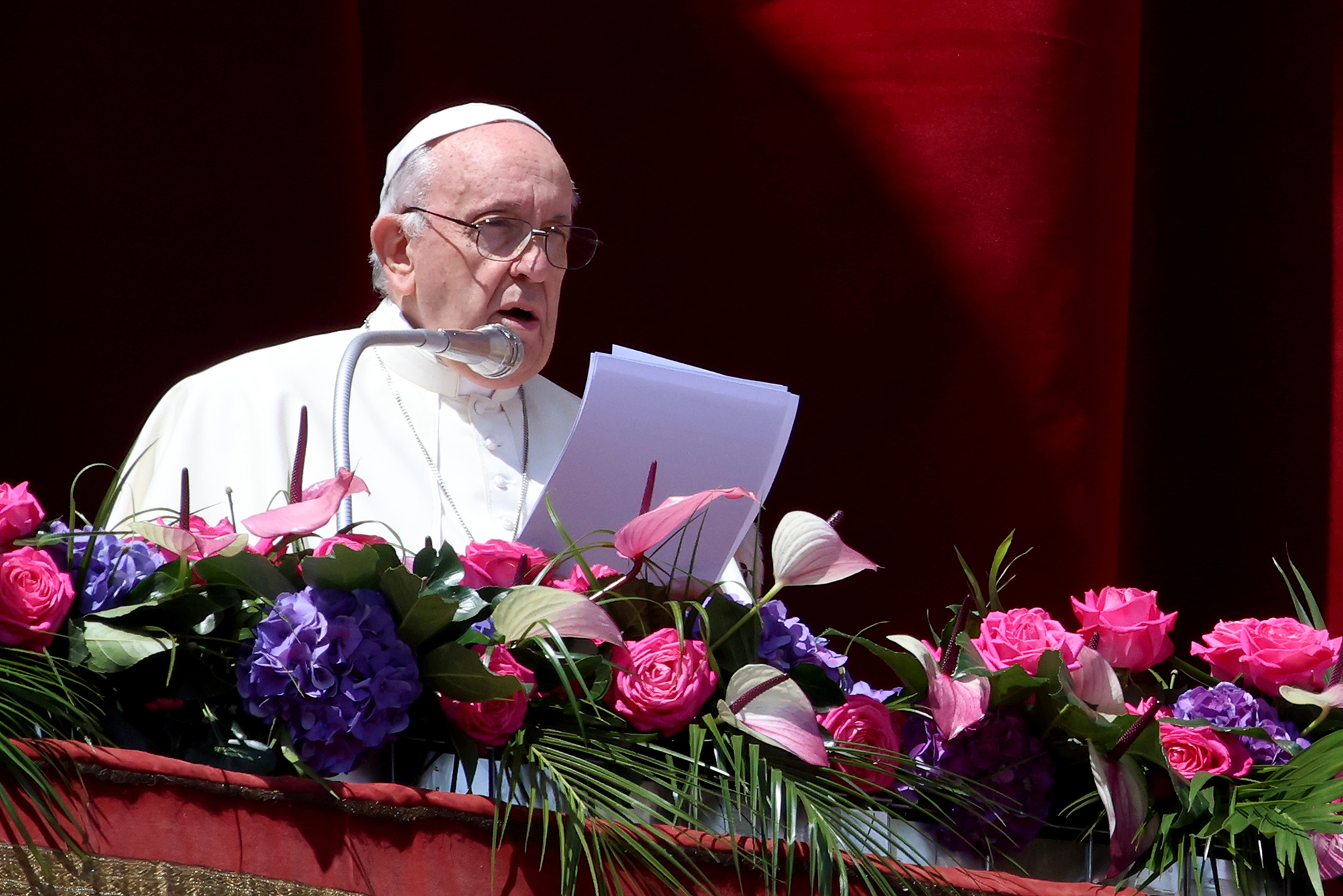 Papa Françesku bën thirrje për paqe në Ukrainë: Këto janë “Pashkë lufte”