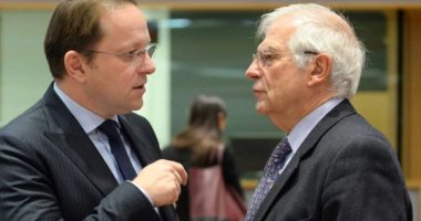 BE pret që Serbia “gradualisht” të mbështesë sanksionet ndaj Rusisë