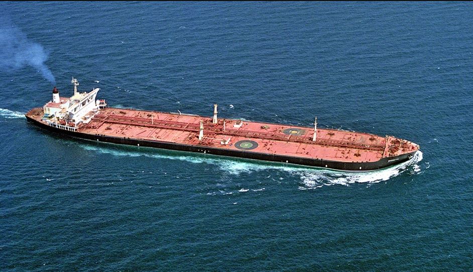 Autoritetet greke sekuestrojnë anijen-cisternë ruse në gjirin e Karystos