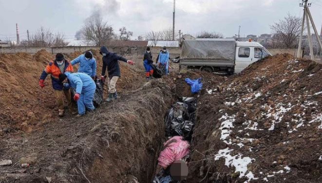 Zbulohet varri masiv në Ukrainë me mbi 1200 trupa të vdekur në një fshat pranë Kievit