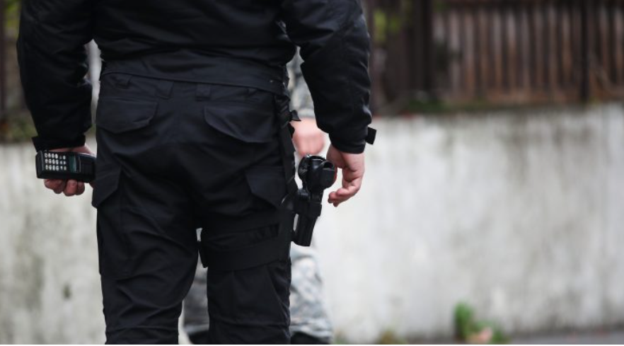 Serbian policeman suspected of organized crime escapes to Albania