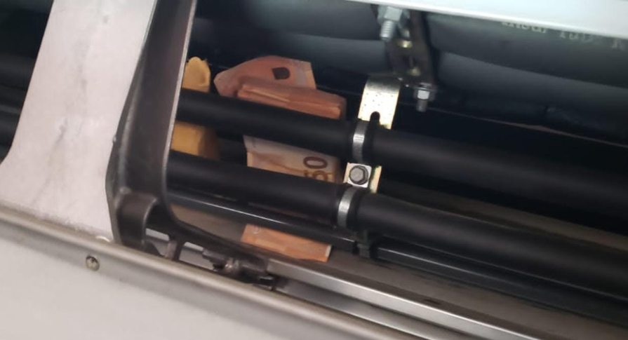 Around 17 thousand euros seized at Durrës port