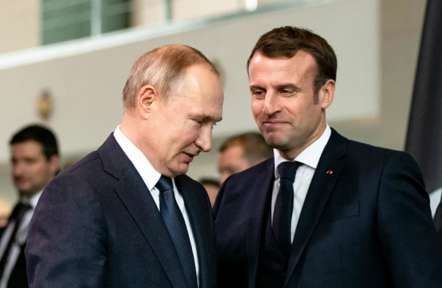 Macron: Dialogu me Putin ka ngecur pas zbulimit të vrasjeve masive në Ukrainë