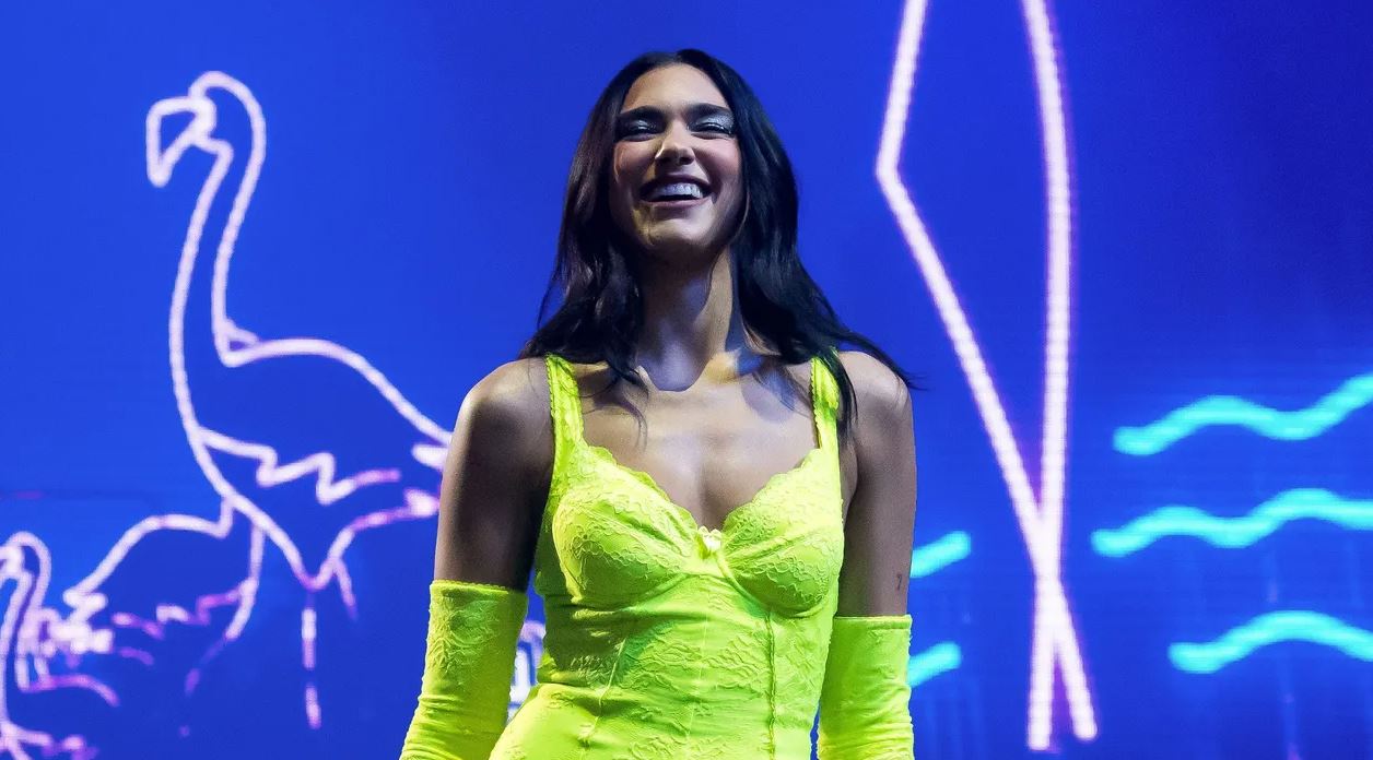 “Po vij në shtëpi!”, Dua Lipa konfirmon se do të performojë në festivalin Sunny Hill