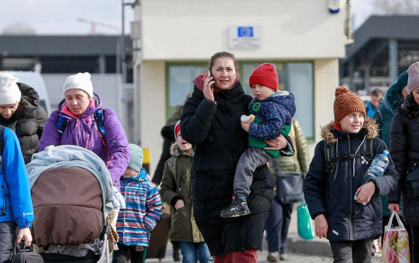 Më shumë se 2.4 milionë janë larguar deri më tani nga Ukraina në Poloni