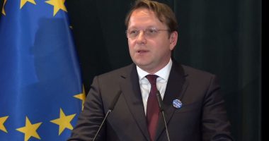 A duhet të ndihen shqiptarët të tallur? Varhelyi: Pyetje e fortë, vendimin për integrimin e marrin shtetet e BE