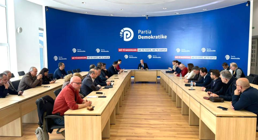 The meeting of the Re-establishment Commission starts at the PD headquarters