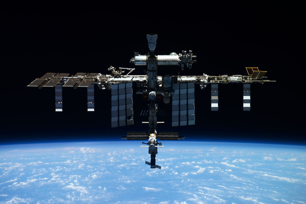Stacioni Hapësinor Ndërkombëtar largohet edhe më tepër nga toka, pse ndodhi kjo?
