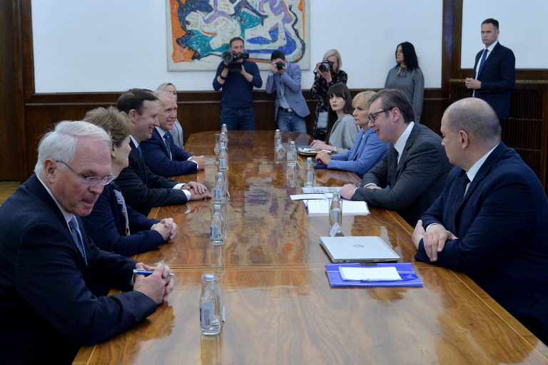 Mesazh nga senatorët amerikanë për Serbinë: Ju ose jeni me ne ose jeni kundër nesh