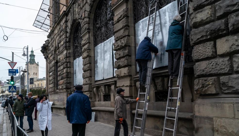 Pavarësisht bisedimeve të paqes, ukrainasit përgatiten për një luftë të gjatë