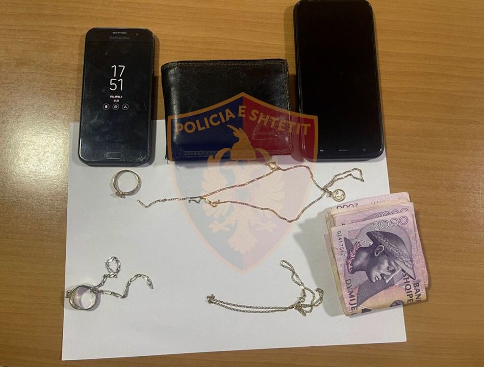 Kuçovë/ Vodhi paratë dhe bizhuteritë në një shtëpi, arrestohet hajduti, si u arratis me shokun