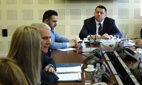 Sveçla për arrestimin e policëve në Morinë: Ka prova që janë përfshirë në afera korruptive