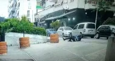 Njërit i thyen këmbën, sot të rinjtë godasin policët, çfarë ndodhi gjatë sherrit në Tiranë