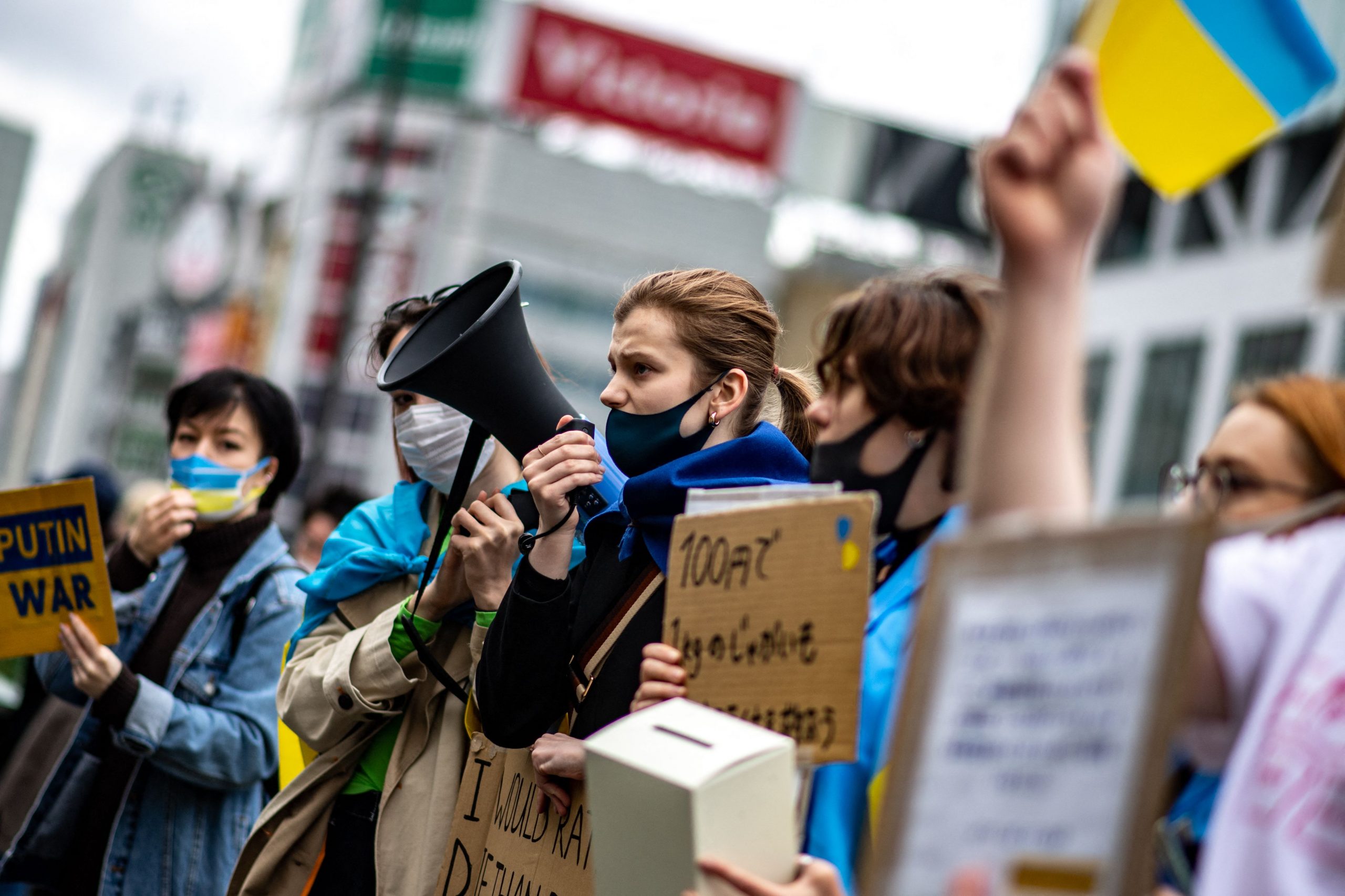 Japonia ofron 100 milionë dollarë ndihmë humanitare për Ukrainën dhe vendet fqinjë