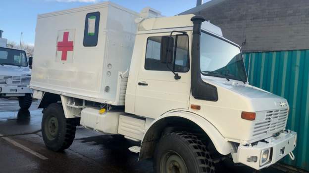 Britania shndërron automjetet e vjetra ushtarake në ambulanca për Ukrainën