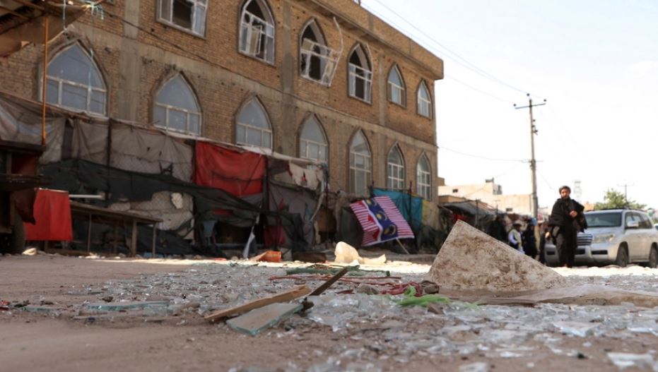 Sulm me bombë pranë një xhamie në Afganistan, 33 të vrarë