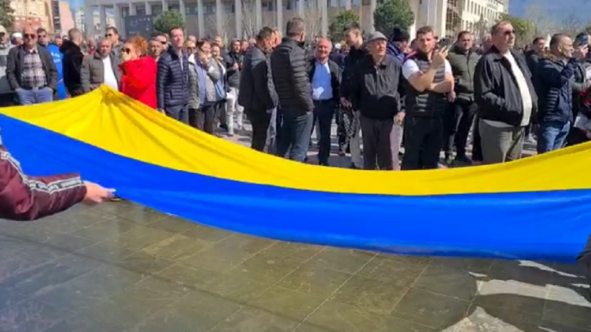 Manifestimi në Tiranë në mbështetje të Ukrainës, ja cilët janë rrugët ku kufizohet qarkullimi