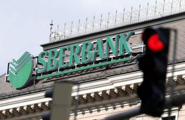 BE pritet të sanksionojë Sberbank e institucione të tjera financiare në Rusi