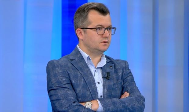 Erlis Çela: Raporti i DASH, më negativi që ka marrë Shqipëria në 10 vitet e fundit